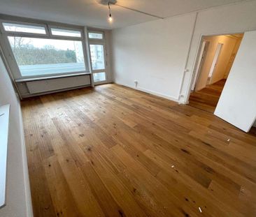 gro&szlig;z&uuml;gige 2 Zimmer-Wohnung mit Einbauk&uuml;che und Bal... - Photo 1