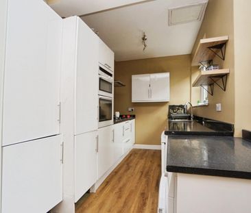 5 bedroom House To Let - Photo 5