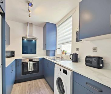 4 bedroom terraced house to rent - Photo 3