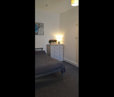 6 Bed Semi-Detached House, Handsworth Road, S9 - Photo 1