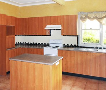 PERFECTLY POSITIONED - Photo 2