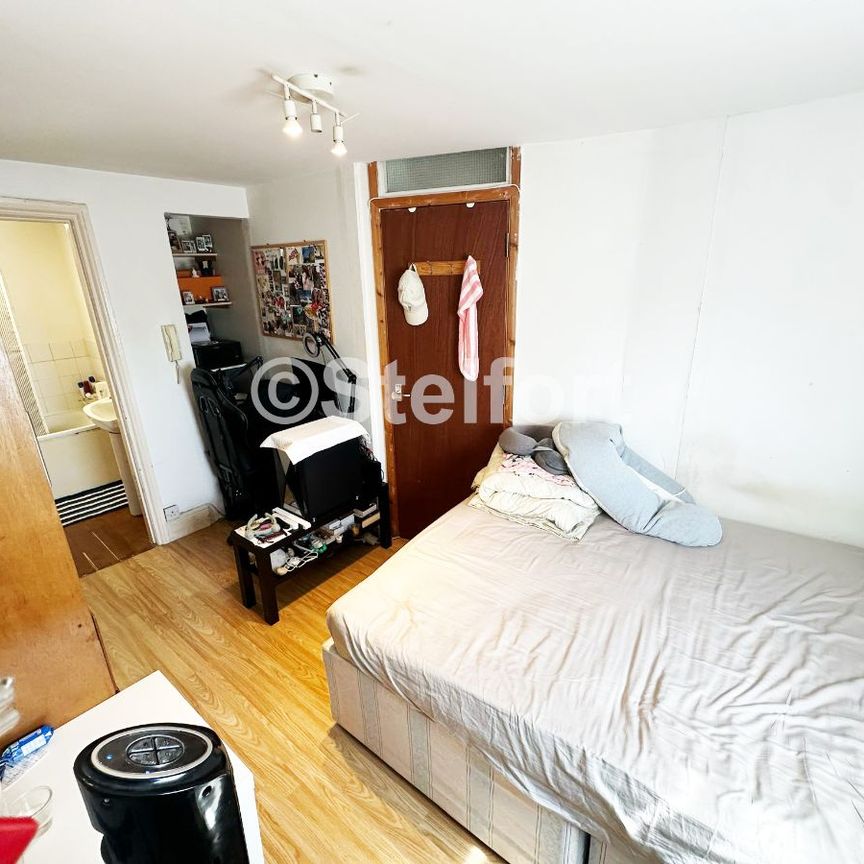 West Green Road, N15, London - Photo 1