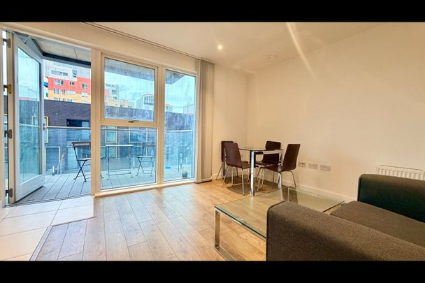 Studio Flat, Bessemer Place, SE10 - Photo 1
