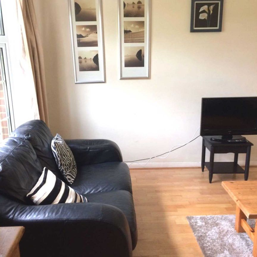 Broadacres, Guildford - Photo 1