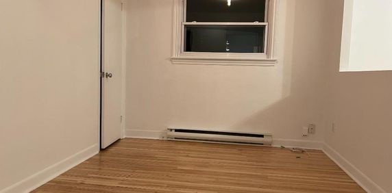 4 1/2 entièrement repeint - 2 chambres - Maizerets - 1200 $/mois - Photo 2