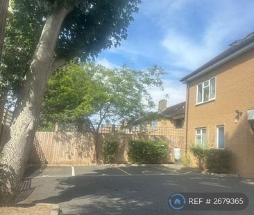 1 bedroom in a flat share to rent - Photo 1