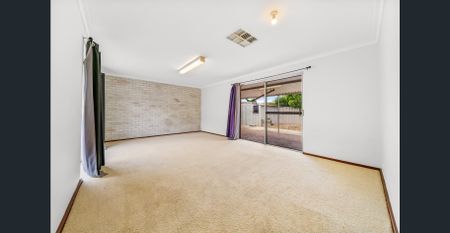 Spacious Family Home in a Convenient Parkwood Location - READY TO MOVE IN - Photo 5