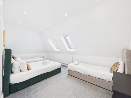 Desford Way, Ashford, Surrey,TW15 - Photo 5