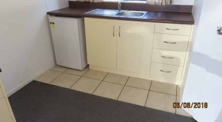 Furnished Studio Room in Hillcrest - Quiet Street - Photo 4