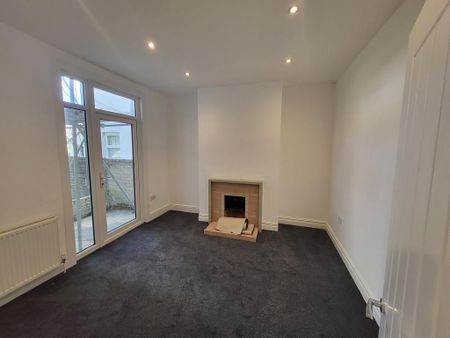 4 bedroom terraced house to rent - Photo 2