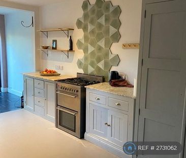 4 bedroom semi-detached house to rent - Photo 5