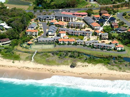 Resort living at Sapphire Beaches 'Aqualuna' - Photo 3
