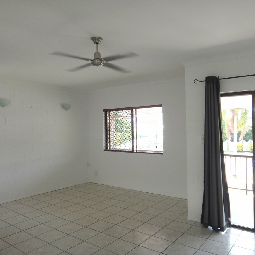 LOCATION LOCATION!!! - Photo 1