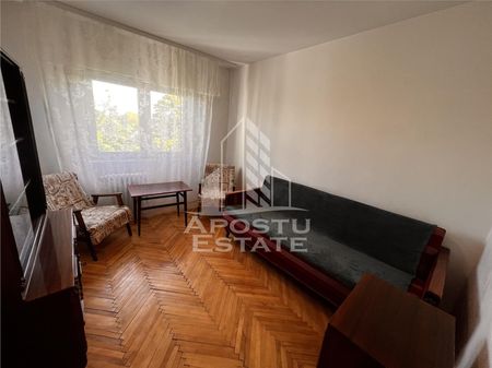 Apartament cu 3 camere, centrala proprie, zona Soarelui - Fotografie 2
