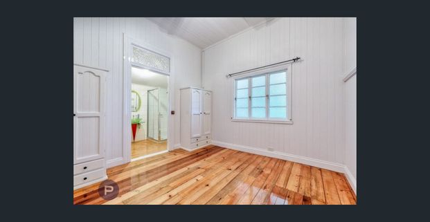 Timeless Queenslander Elegance, Just 10 Minutes from the CBD - Photo 1