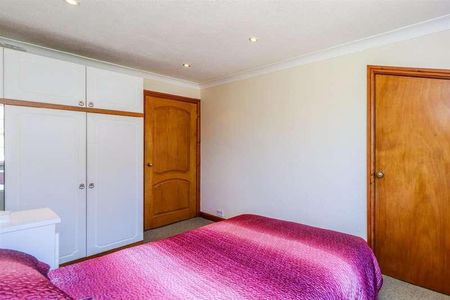 Marriott Grove, Wakefield, WF2 - Photo 5