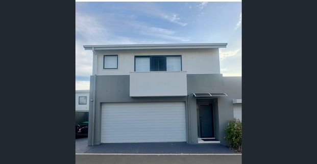 Fully Furnished Studio Apartment, Utilities Included - Photo 1