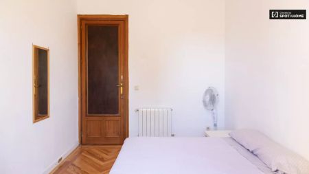Single Bed in Room in a shared 8-bedroom apartment for rent in Ríos Rosas, Madrid - Photo 3