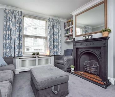 Attractive two bedroom semi-detached cottage in the Pantiles area - Photo 4