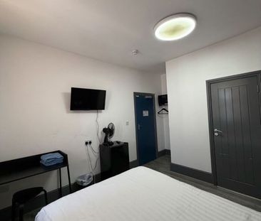 Room in a Shared Flat, Tanner Street Near Ilford Lane, IG11 - Photo 2