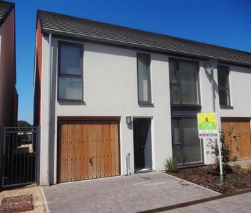 4 bedroom end of terrace house to rent - Photo 1