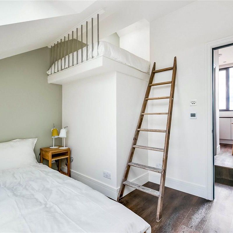 2 bedroom in Chiswick - Photo 1