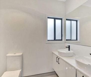 Beautifully Designed 4-Bedroom Family Home in Prime Location - Photo 1