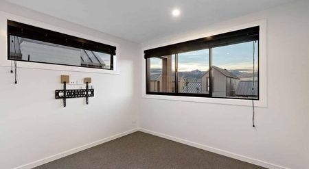 2 Bed, 2 Bath Townhouse with Garage! - Photo 4