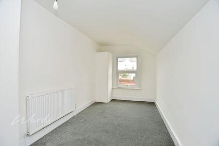 3 bedroom end of terrace house to rent - Photo 2