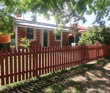 31 Collins Street Wagga Wagga NSW - Photo 2