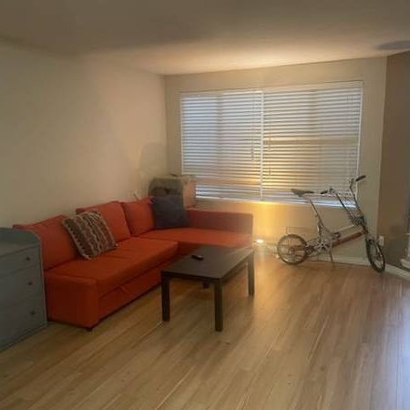 1 Bedroom close to Joyce skytrain & bus Terminal - Photo 4