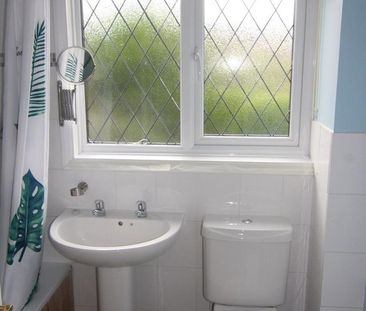 2 bedroom end of terrace house to rent - Photo 4