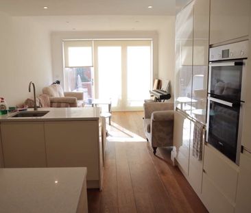 A purpose built 6 bedroom shared home Room 6 - Photo 1