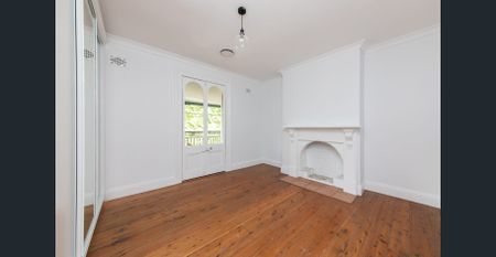 Beautiful Townhouse Conveniently Located! - Photo 2