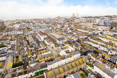 2 bedroom maisonette to rent - Photo 5