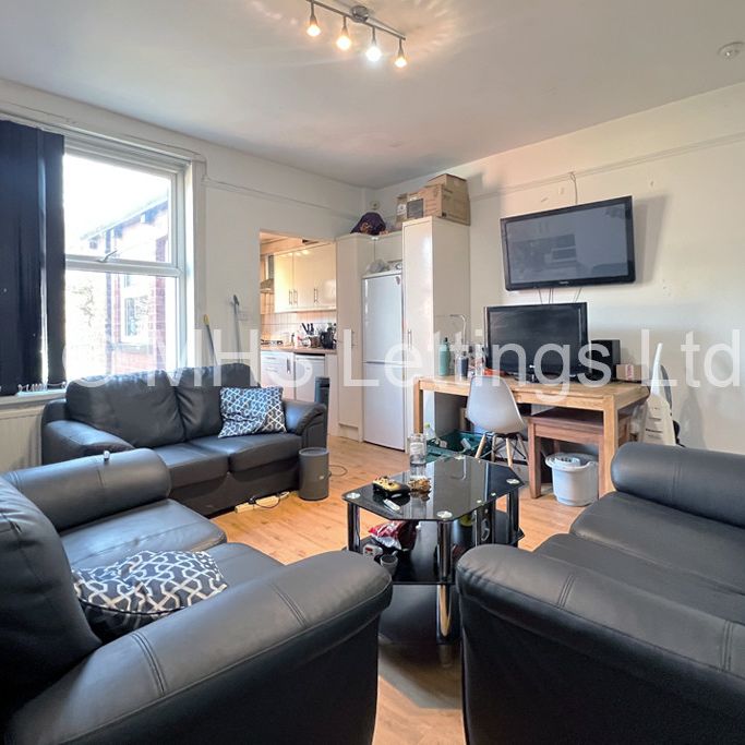 5 Bedroom Mid Terraced House for rent in Ash Road - Photo 1