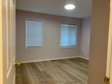 For Lease - 27 Moresby Street, Richmond Hill, Ontario - Photo 2