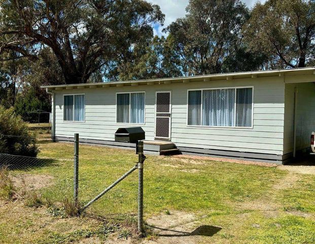 Charming 3-Bedroom Home with Spacious Yard - Photo 1