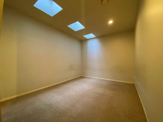 3 Bedrooms with 2 Bathrooms - Photo 1