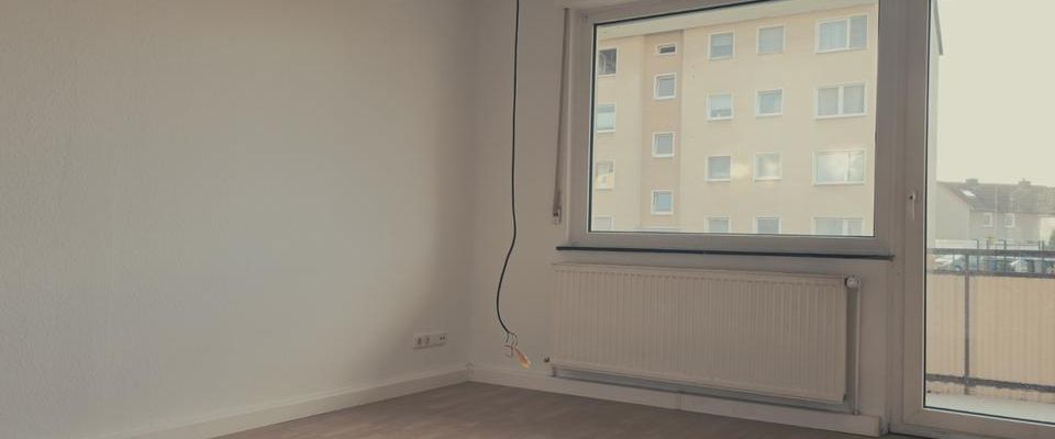 Große 3 Zimmer im 3. OG von Privat - in Sanierung - Photo 1