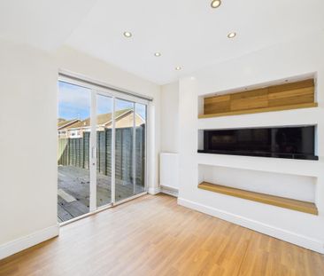 3 bedroom semi-detached house to rent - Photo 3