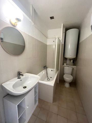 CHATEAURENARD - Appartement avec 2 chambres, bureau et terrasse., - Photo 5