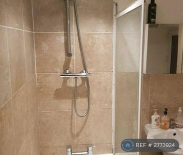 1 bedroom in a house share to rent - Photo 6