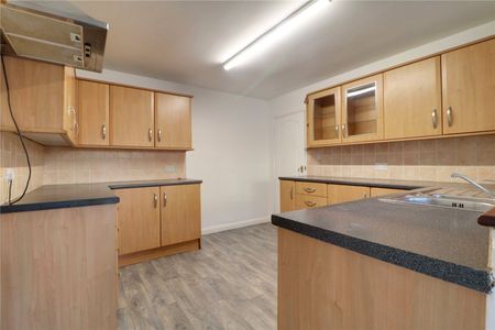 Pasture Road South, Barton-upon-Humber, Lincolnshire, DN18 5RA - Photo 2