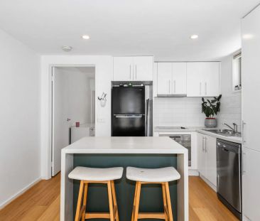 Impeccably designed living on one of St Kilda's best streets - Photo 5