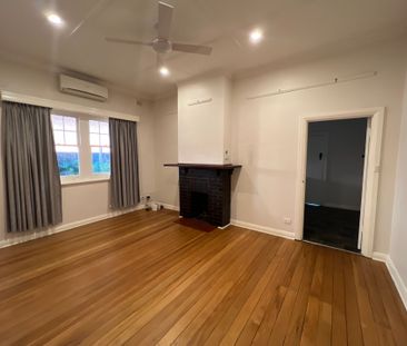 Charming Sandstone Maisonette with Character & Comfort - Photo 2