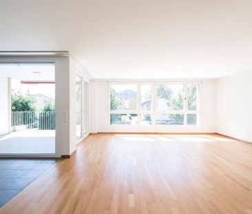 Sun-drenched living/dining area with direct access to the terrace - Foto 1