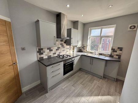 2 bedroom flat to rent - Photo 4