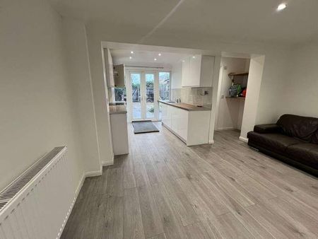 Sutton Hall Road, Hounslow, TW5 - Photo 5