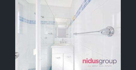 Charming 2-Bed Townhouse with Large Backyard – Rear Position in Quiet Complex - Photo 3